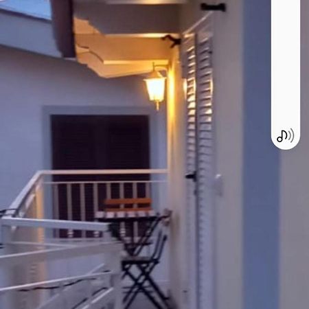 B&B A Casa Di Antonella スカウリ エクステリア 写真