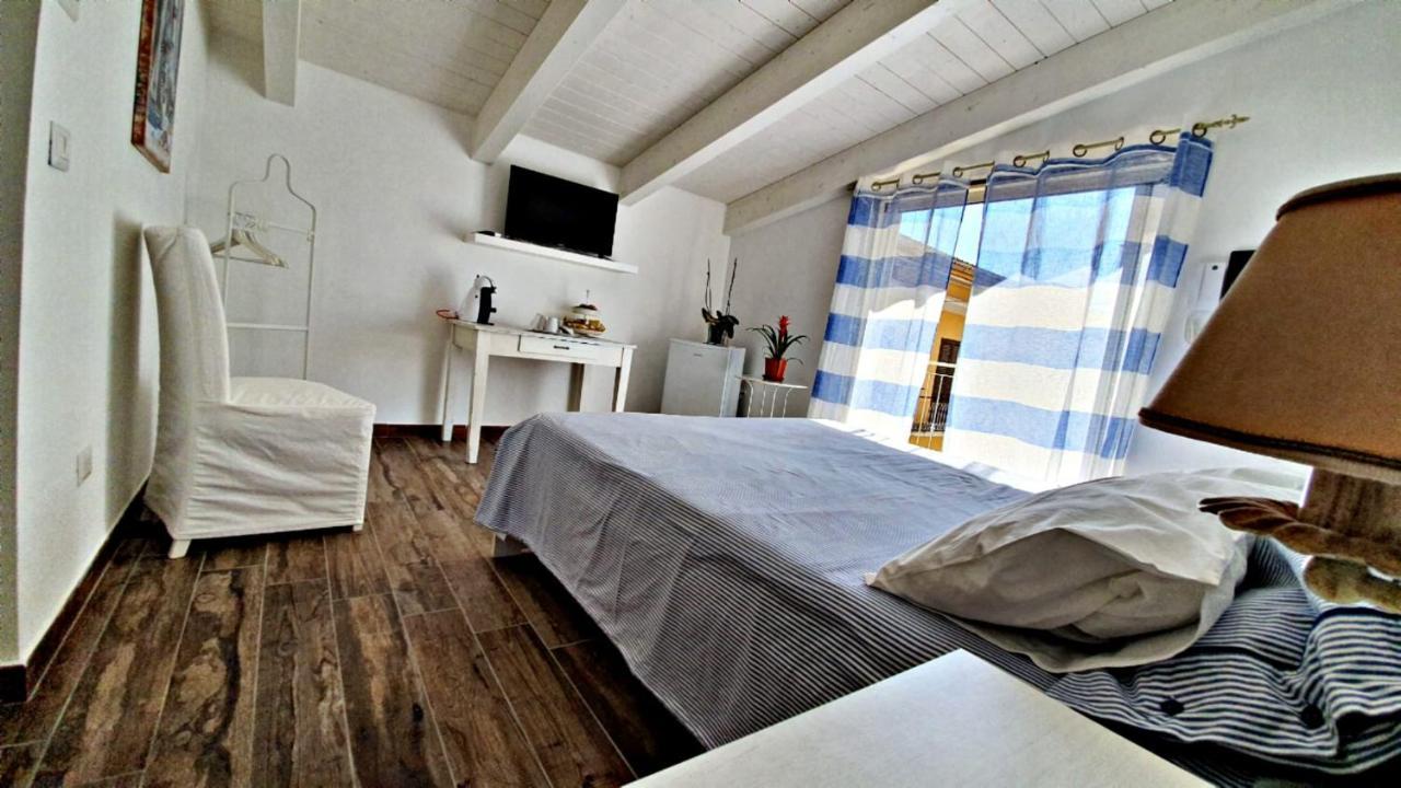 B&B A Casa Di Antonella スカウリ エクステリア 写真