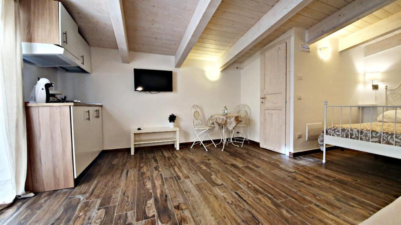 B&B A Casa Di Antonella スカウリ エクステリア 写真