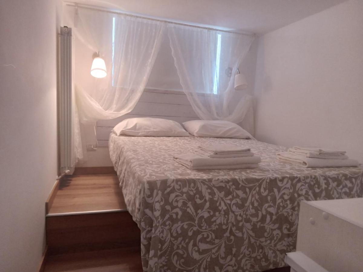 B&B A Casa Di Antonella スカウリ エクステリア 写真