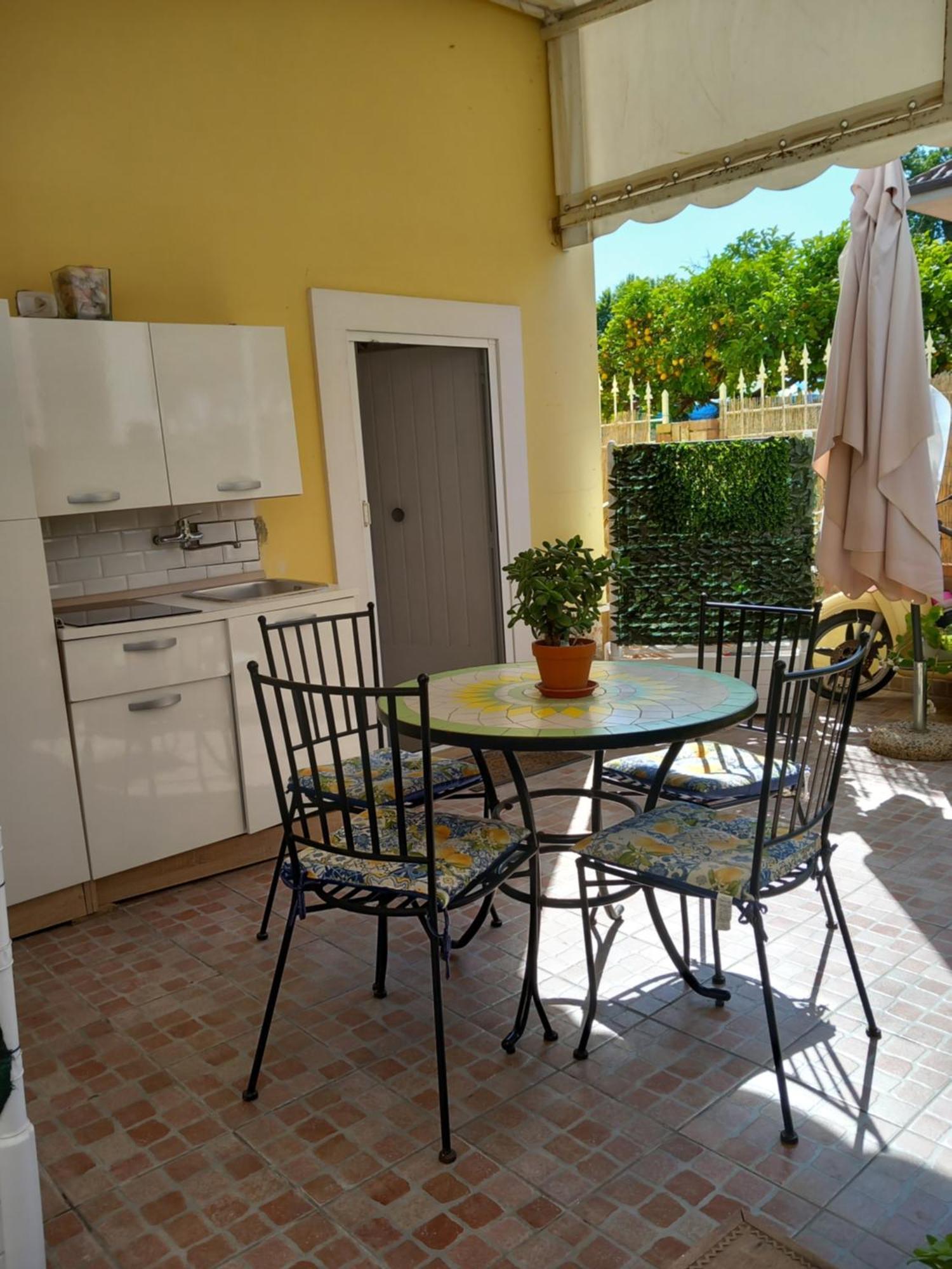 B&B A Casa Di Antonella スカウリ エクステリア 写真