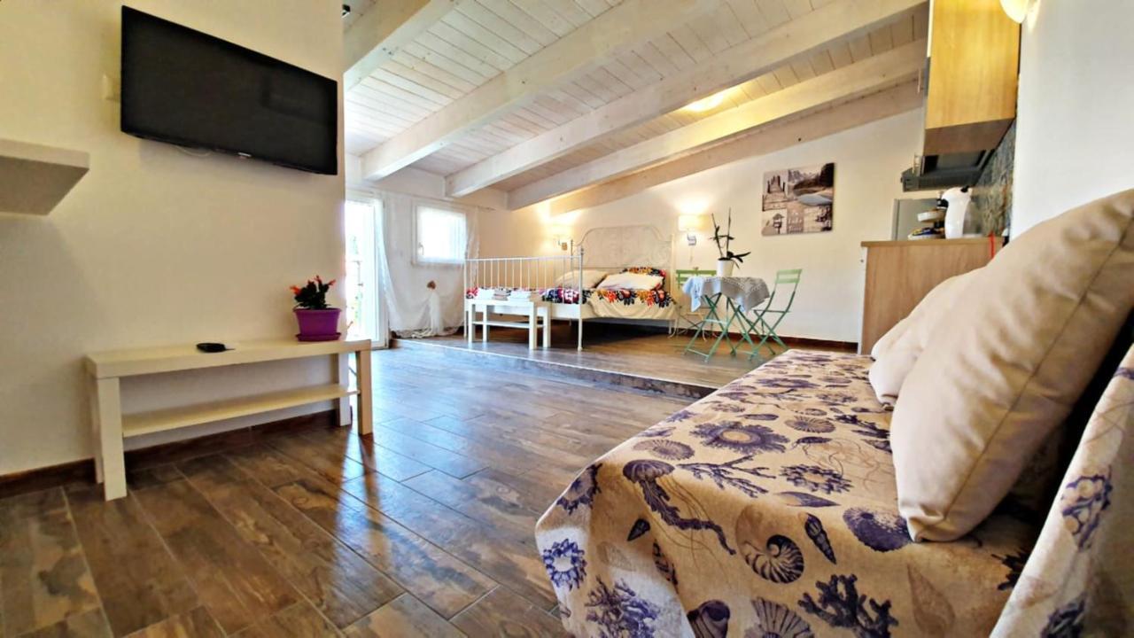 B&B A Casa Di Antonella スカウリ エクステリア 写真