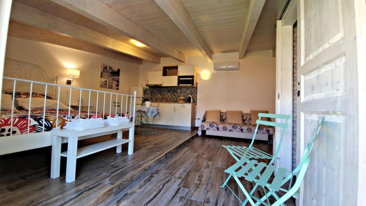 B&B A Casa Di Antonella スカウリ エクステリア 写真
